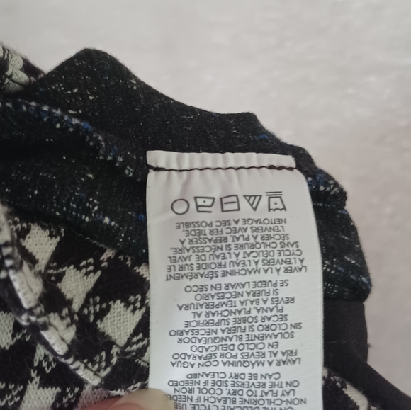 Cabi Women's 21 Club Blue-Black-White Printed Skirt Sz 6 Spring. - Picture 13 of 15